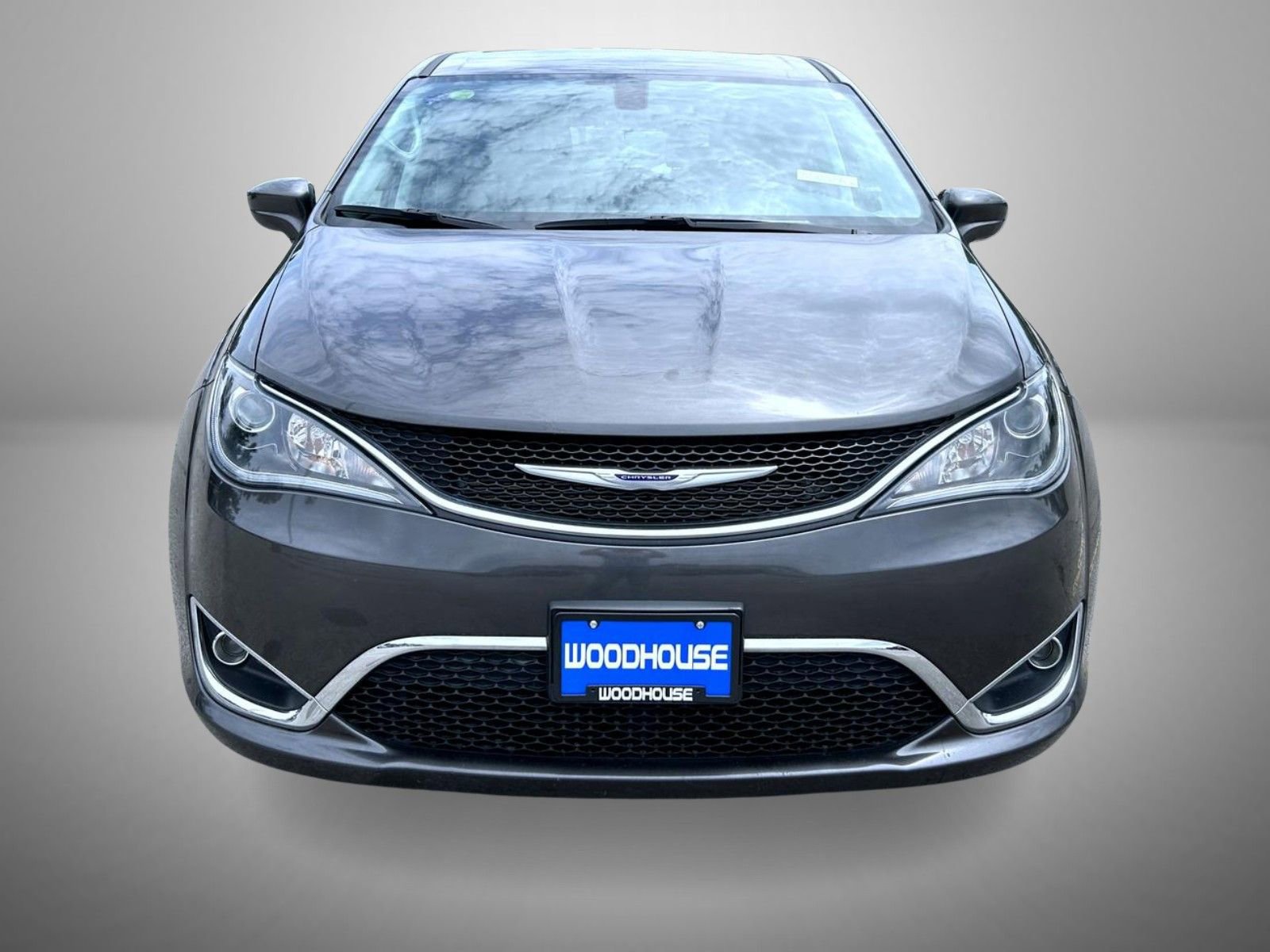 Used 2019 Chrysler Pacifica Touring Plus w/ Tire & Wheel Group FWD image 2