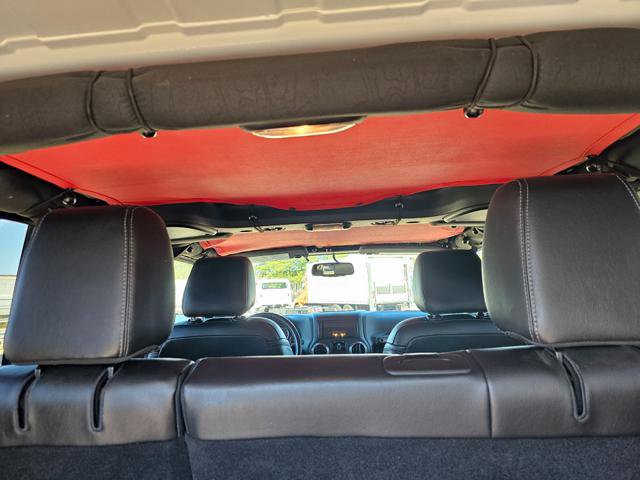 Used 2018 Jeep Wrangler Unlimited Sahara image 14