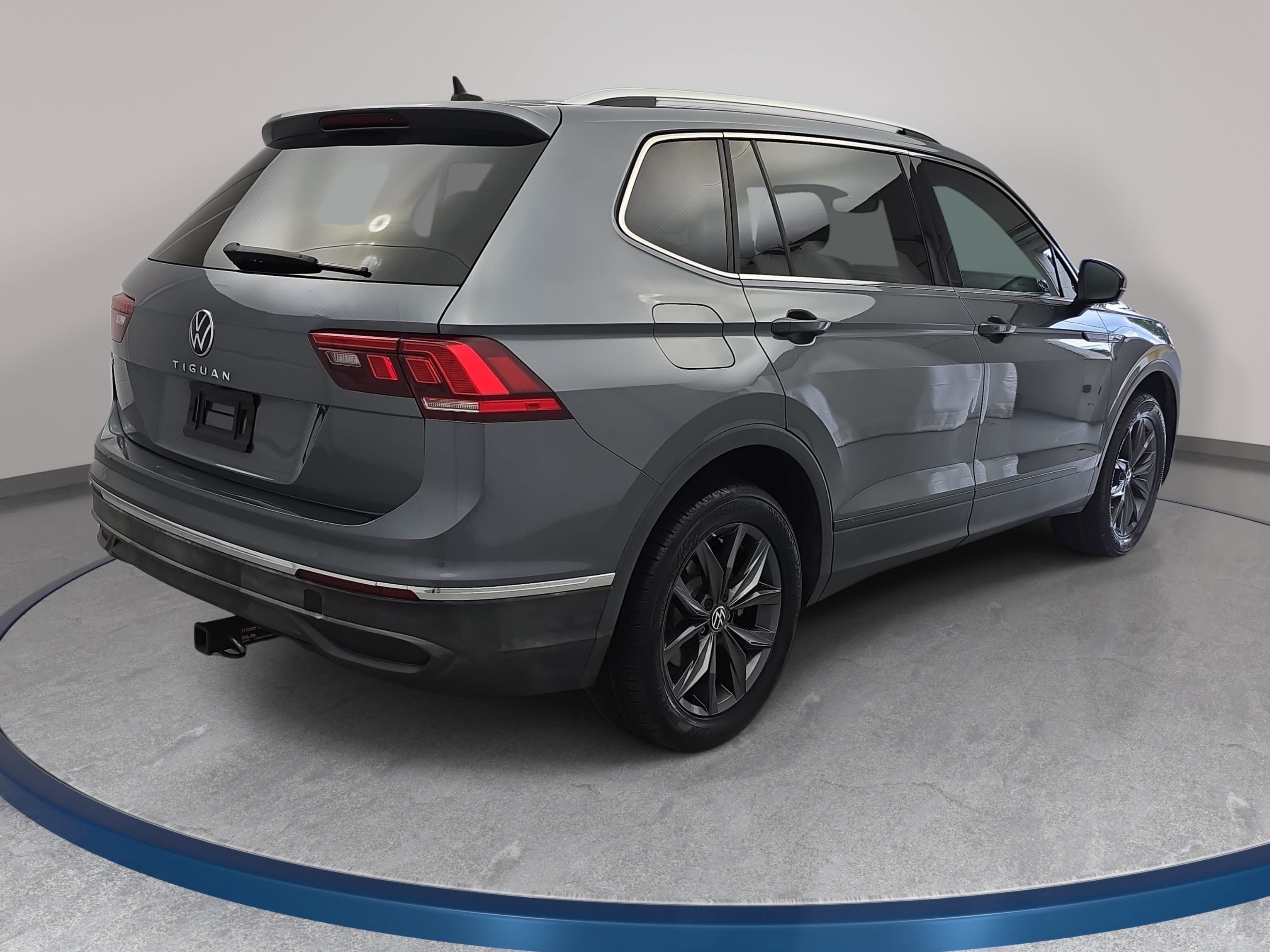 Used 2023 Volkswagen Tiguan SE FWD image 5
