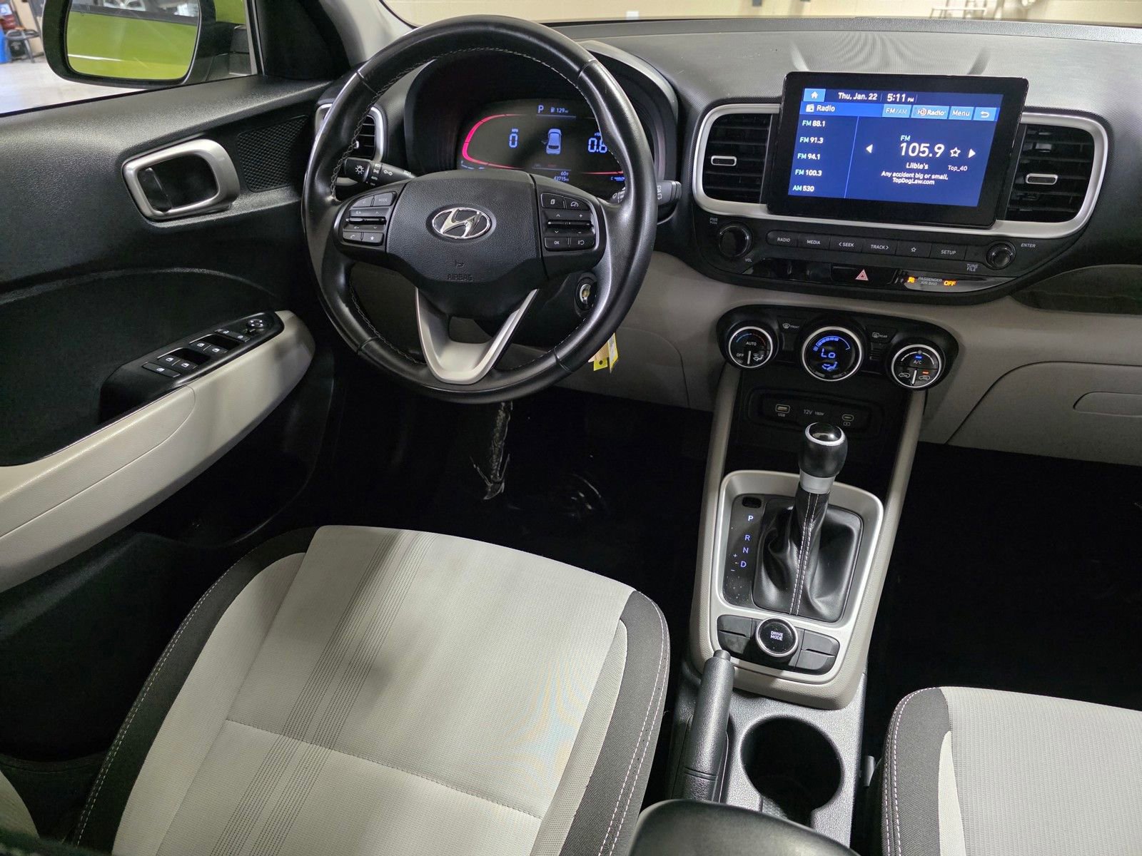 Certified 2023 Hyundai Venue SEL image 19