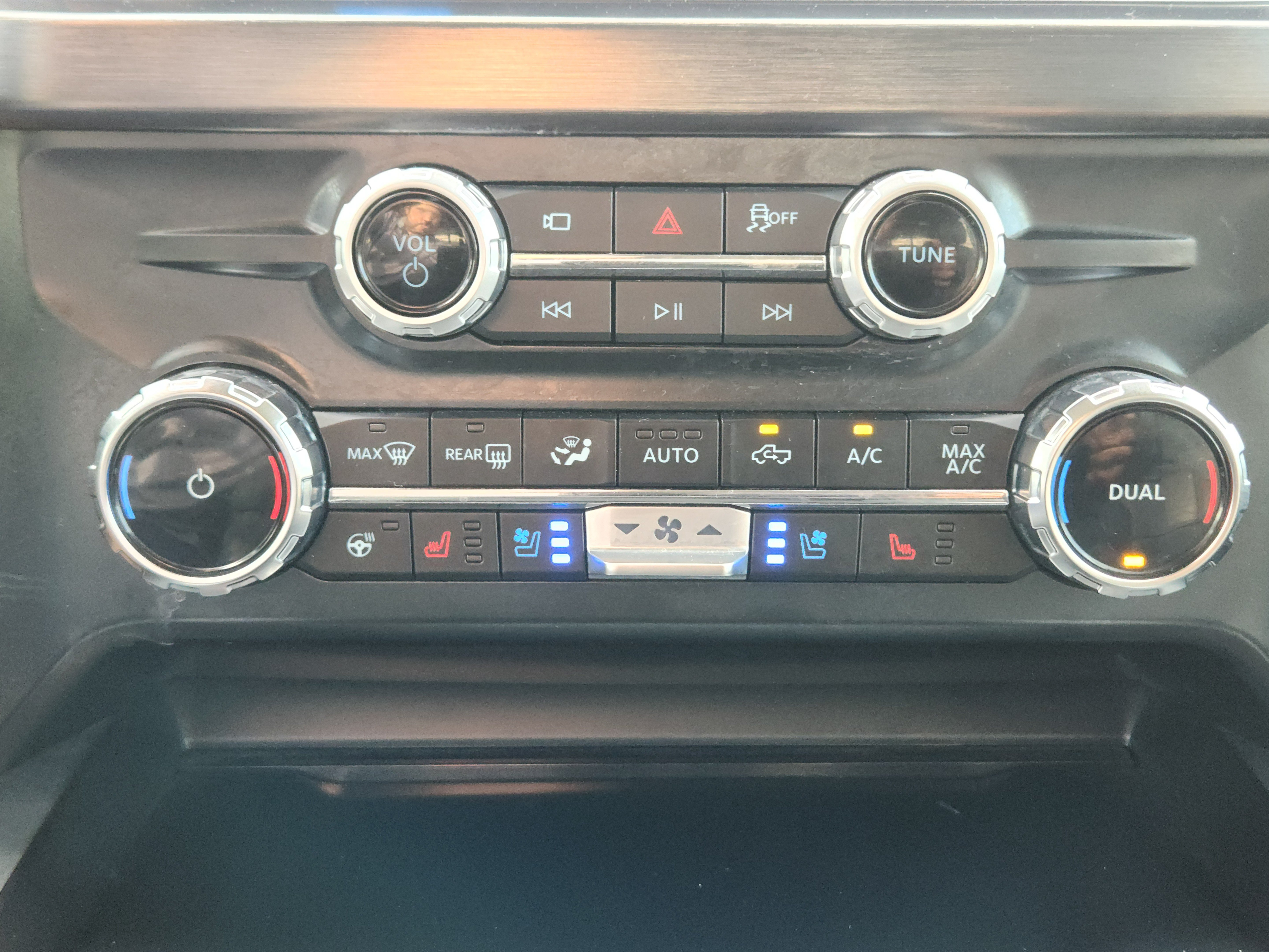 Used 2025 Ford F350 Lariat w/ Chrome Package AWD/4WD image 14