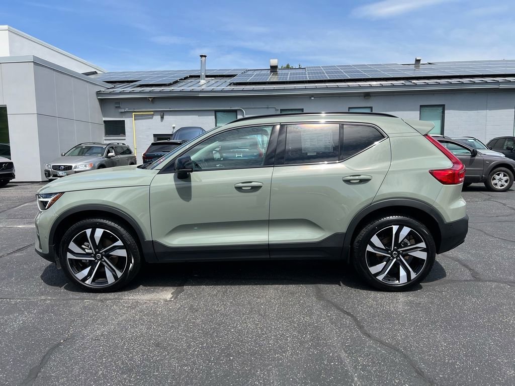 Certified 2025 Volvo XC40 B5 Ultra AWD/4WD image 2