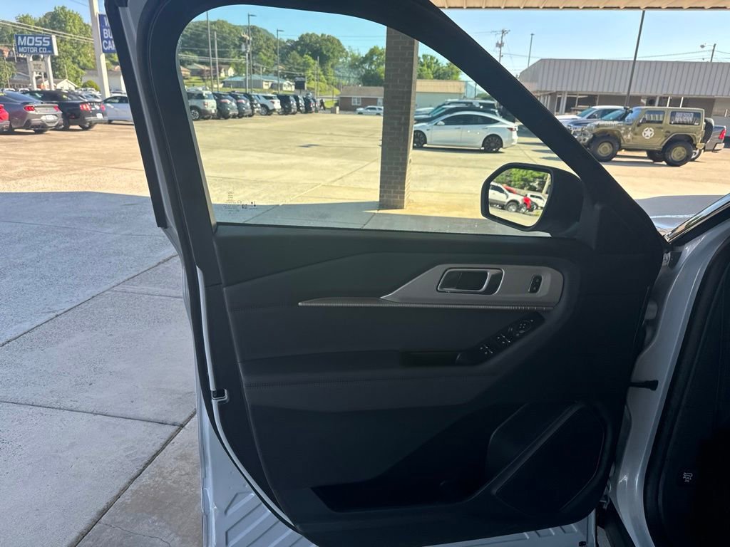New 2026 Ford Explorer Active RWD image 16