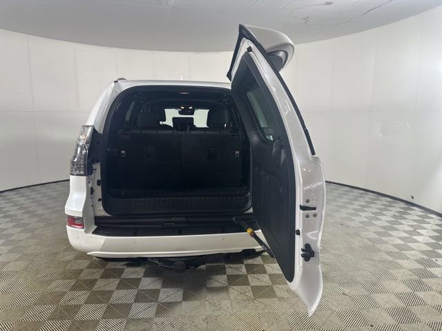 Used 2023 Lexus GX 460 Premium w/ Premium Package AWD/4WD image 7