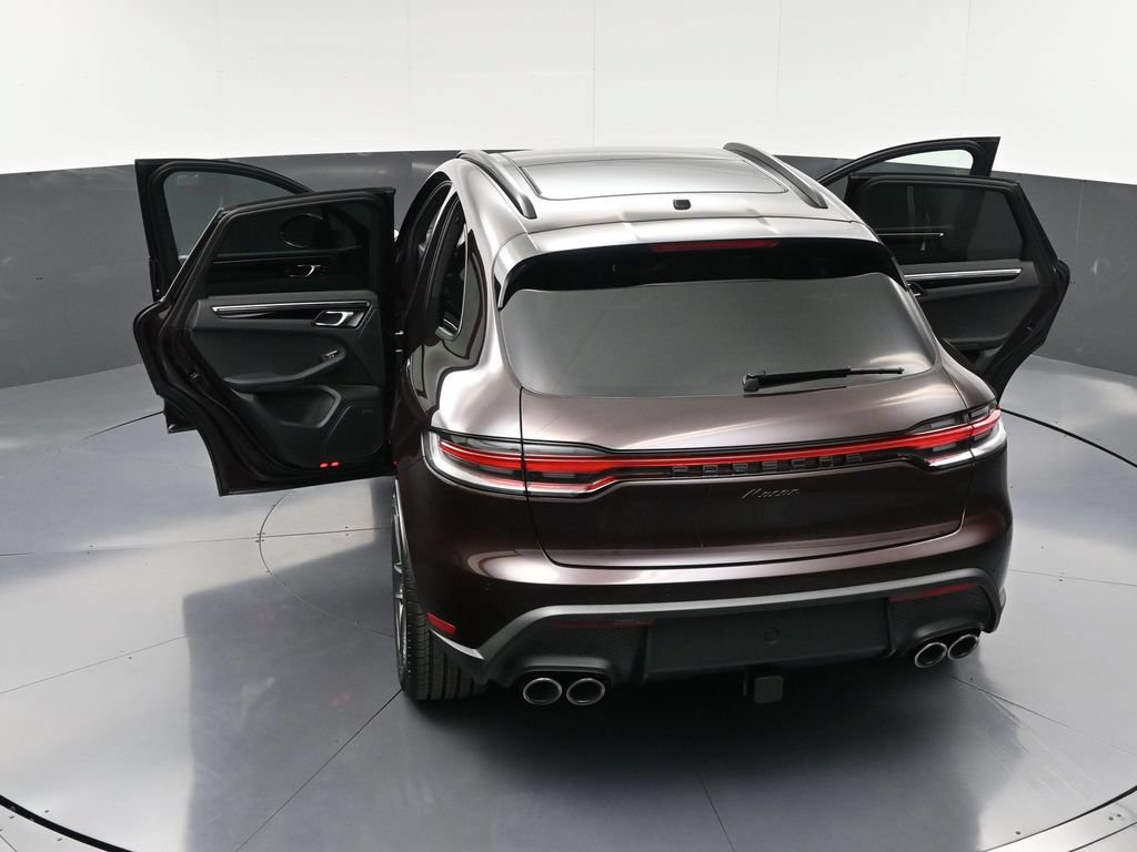 Certified 2026 Porsche Macan AWD/4WD image 35
