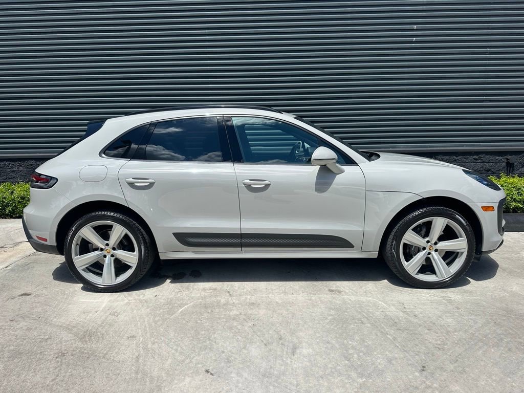 Certified 2023 Porsche Macan AWD/4WD image 10