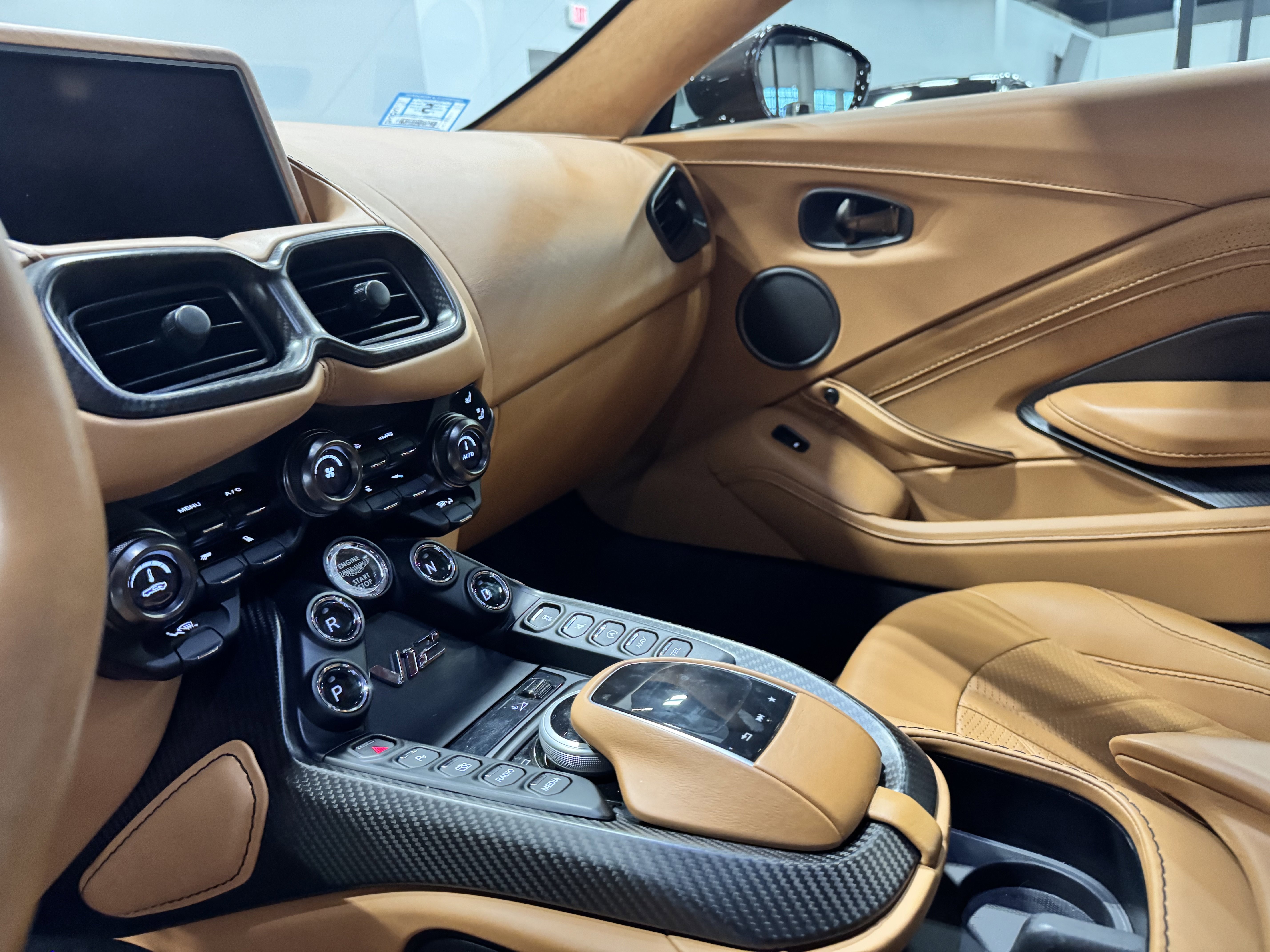 Used 2023 Aston Martin V12 Vantage V12 image 28