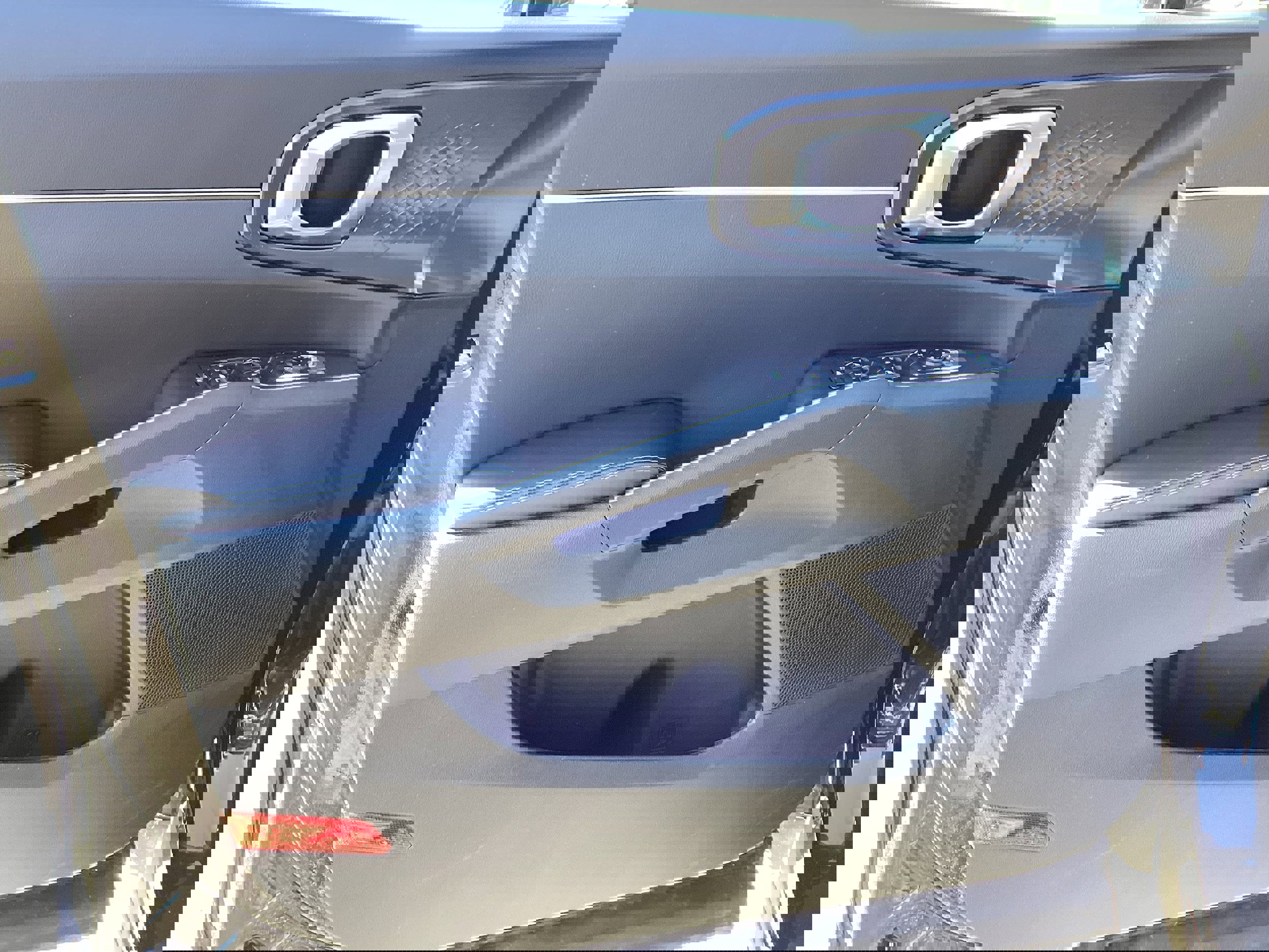 Used 2025 Kia Sorento EX w/ Panoramic Sunroof Package image 18