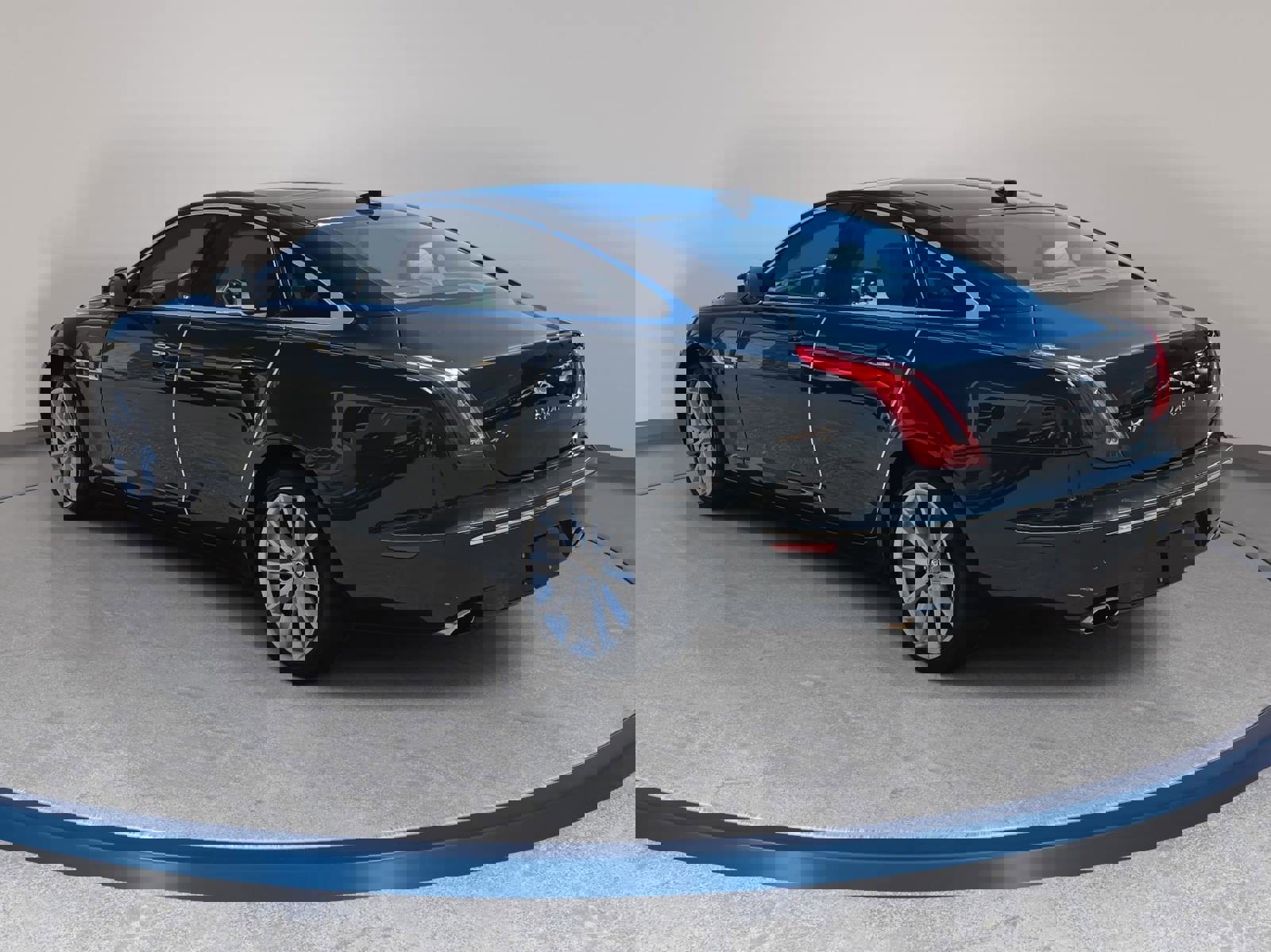 Used 2013 Jaguar XJ image 7