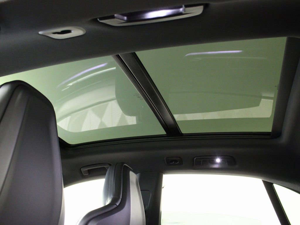 Certified 2025 Porsche Macan 4 Electric image 20