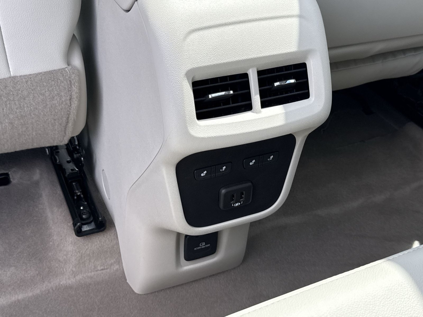 Used 2024 GMC Terrain Denali w/ Black Diamond Edition AWD/4WD image 33
