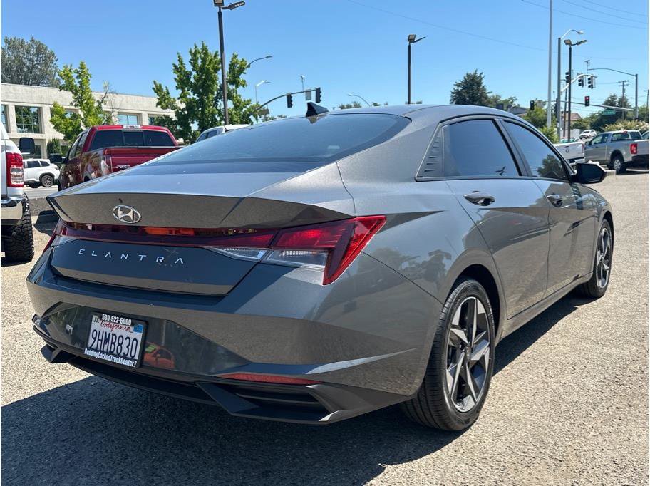 Used 2023 Hyundai Elantra SEL w/ Convenience Package FWD image 8