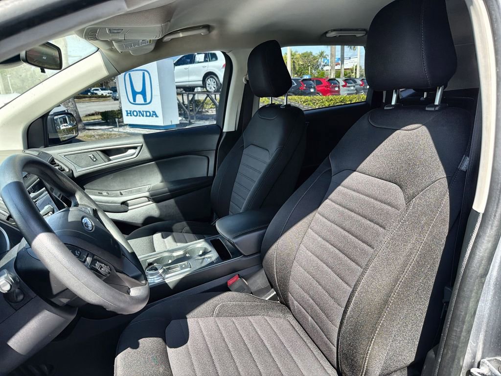 Used 2021 Ford Edge SE image 25