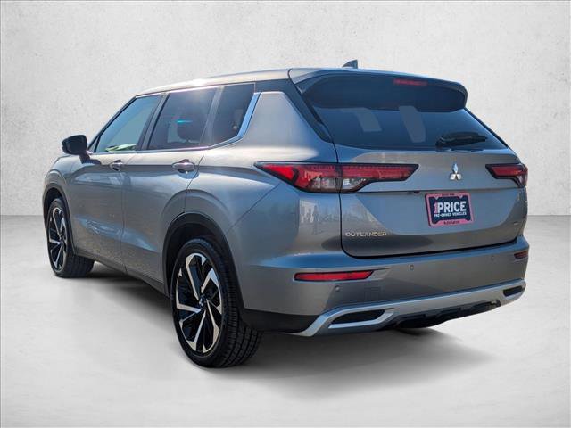 Used 2023 Mitsubishi Outlander SE image 3