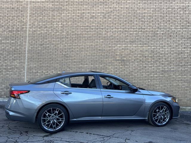 Used 2023 Nissan Altima 2.0 SR image 9