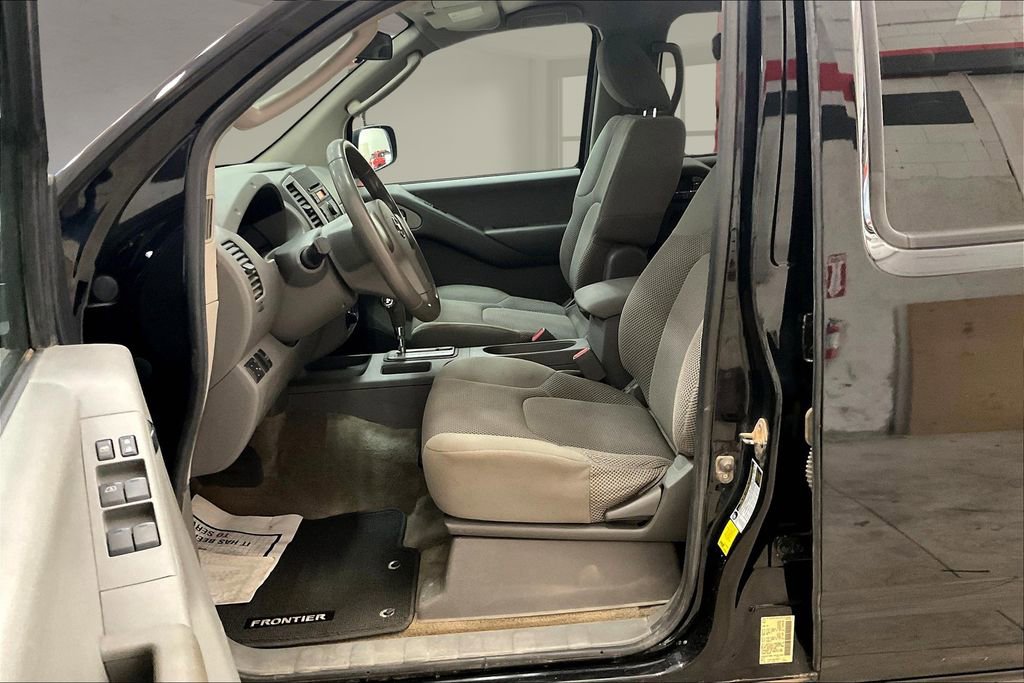 Used 2011 Nissan Frontier SV AWD/4WD image 14