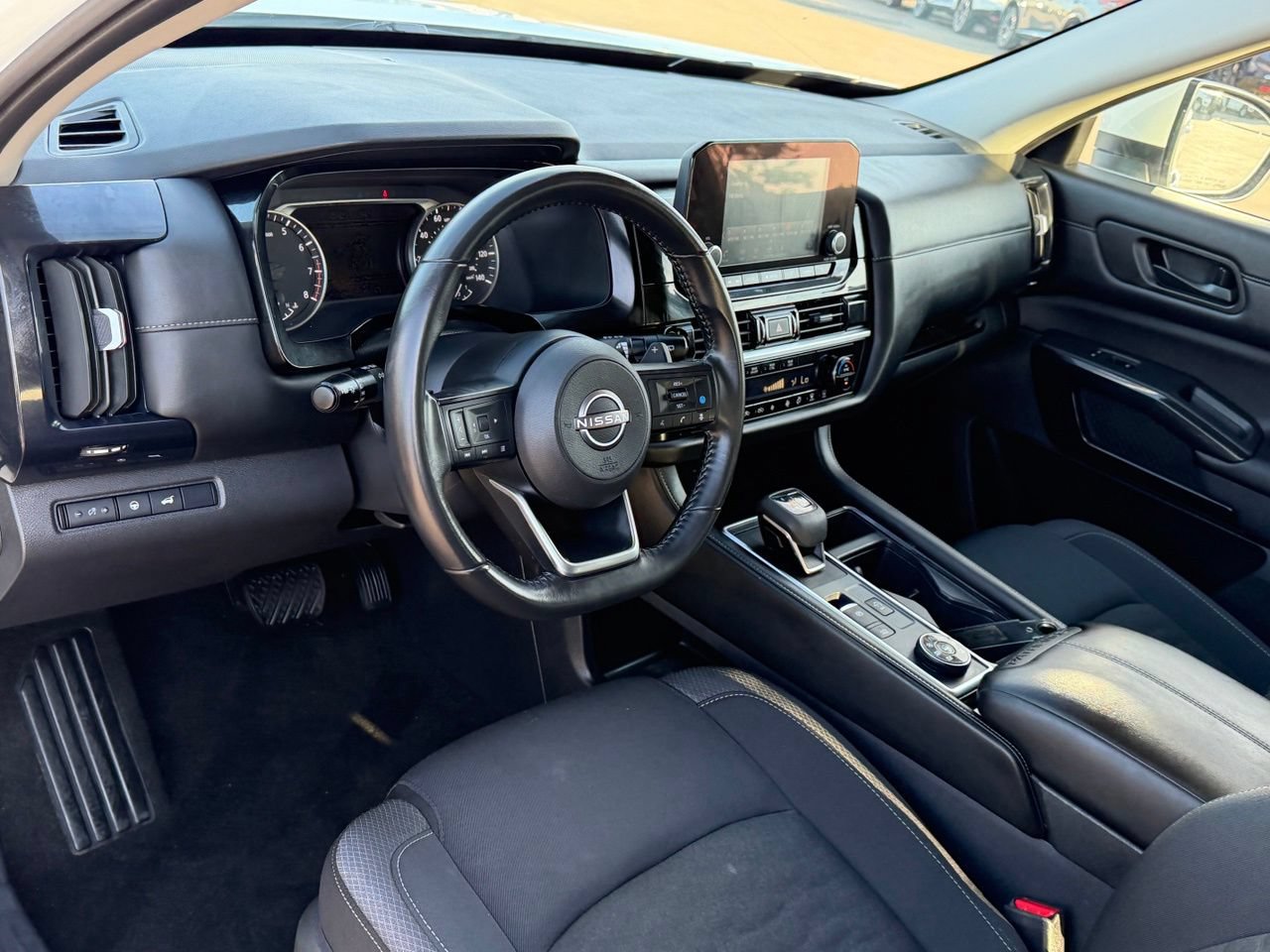 Certified 2025 Nissan Pathfinder SV w/ SV Premium Package AWD/4WD image 15