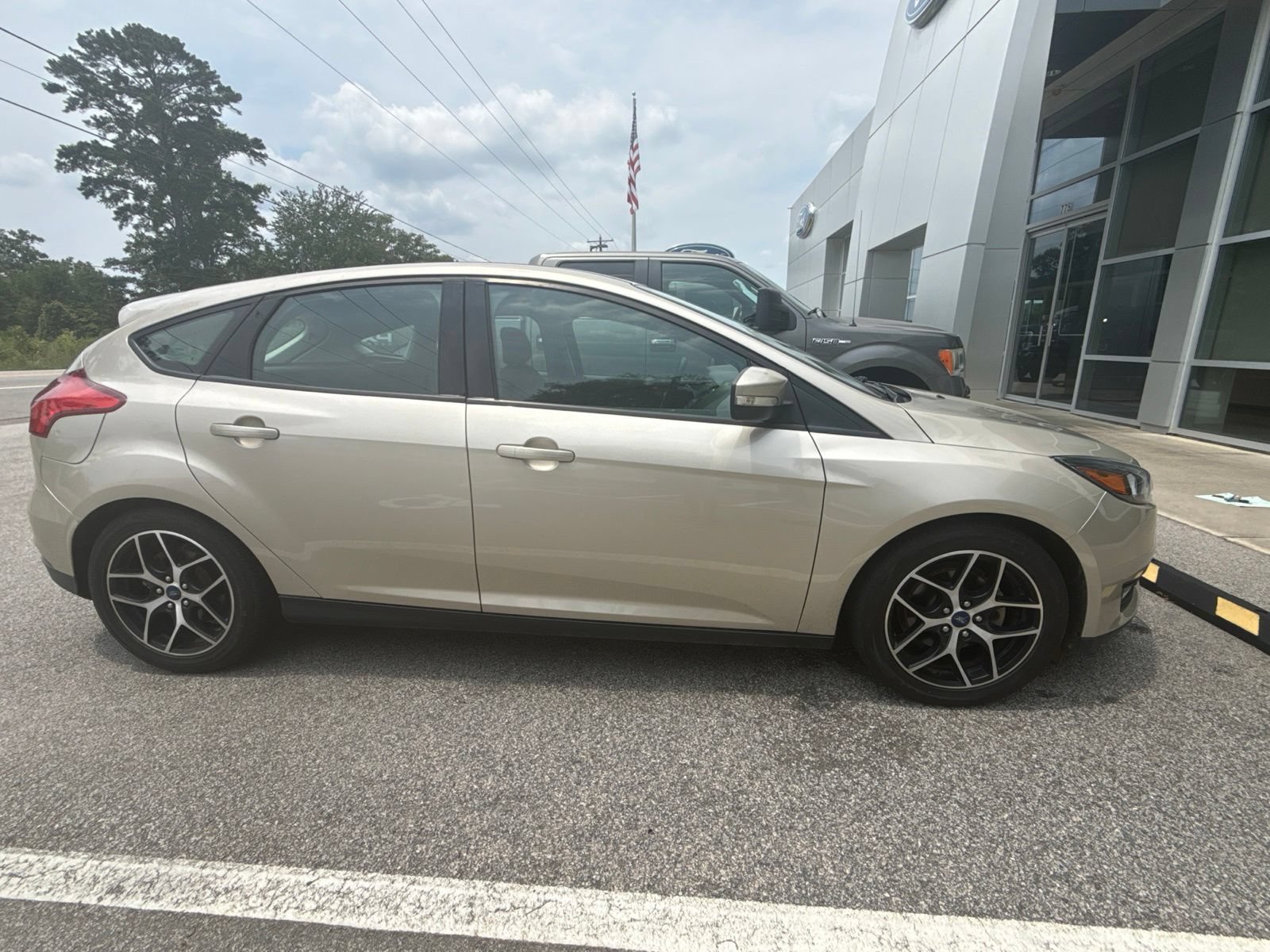 Used 2018 Ford Focus SEL FWD image 2