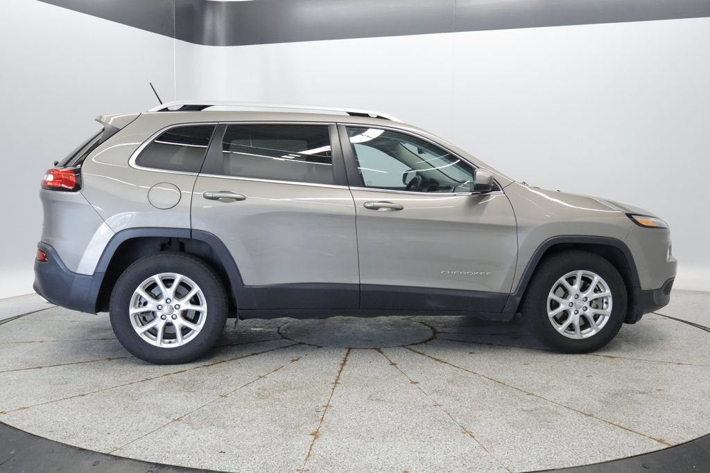 Certified 2016 Jeep Cherokee Latitude w/ Cold Weather Group FWD image 8