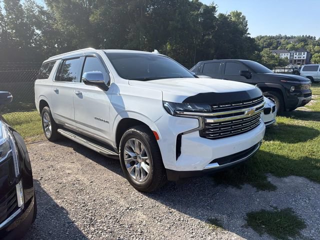 Used 2023 Chevrolet Suburban Premier RWD image 3