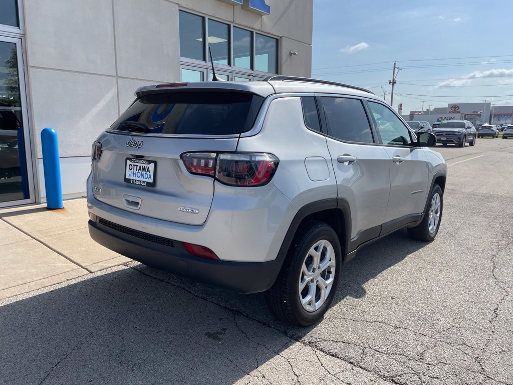 Used 2024 Jeep Compass Latitude AWD/4WD image 5
