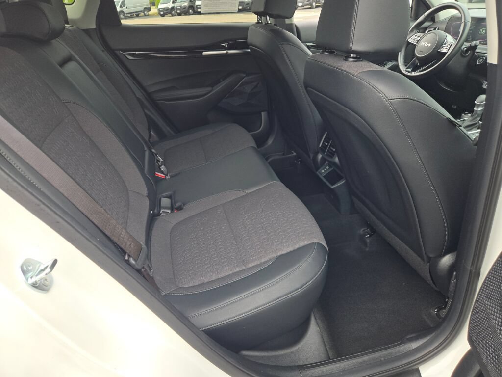 Used 2025 Kia Seltos S FWD image 12