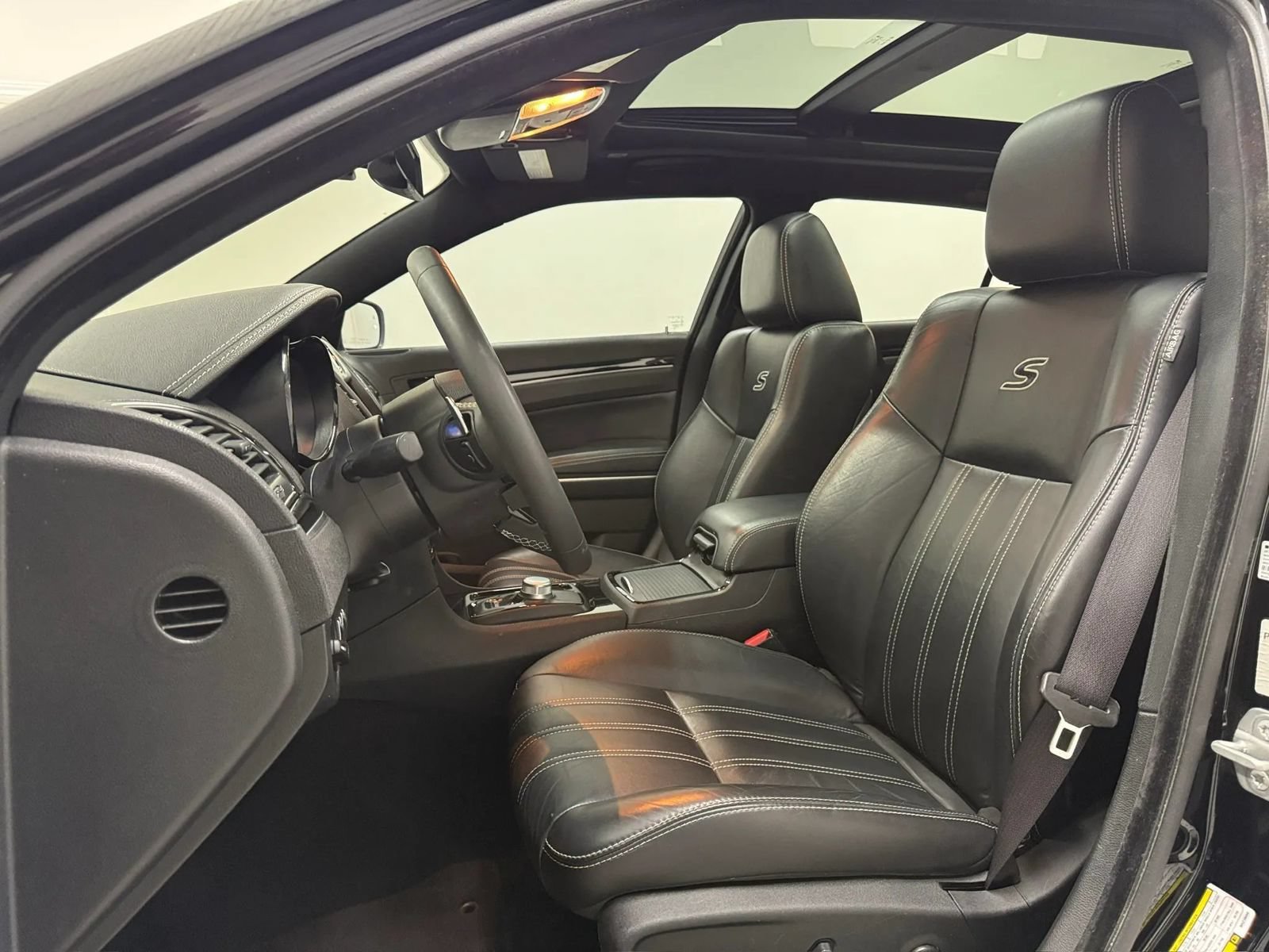 Used 2022 Chrysler 300 S RWD image 13
