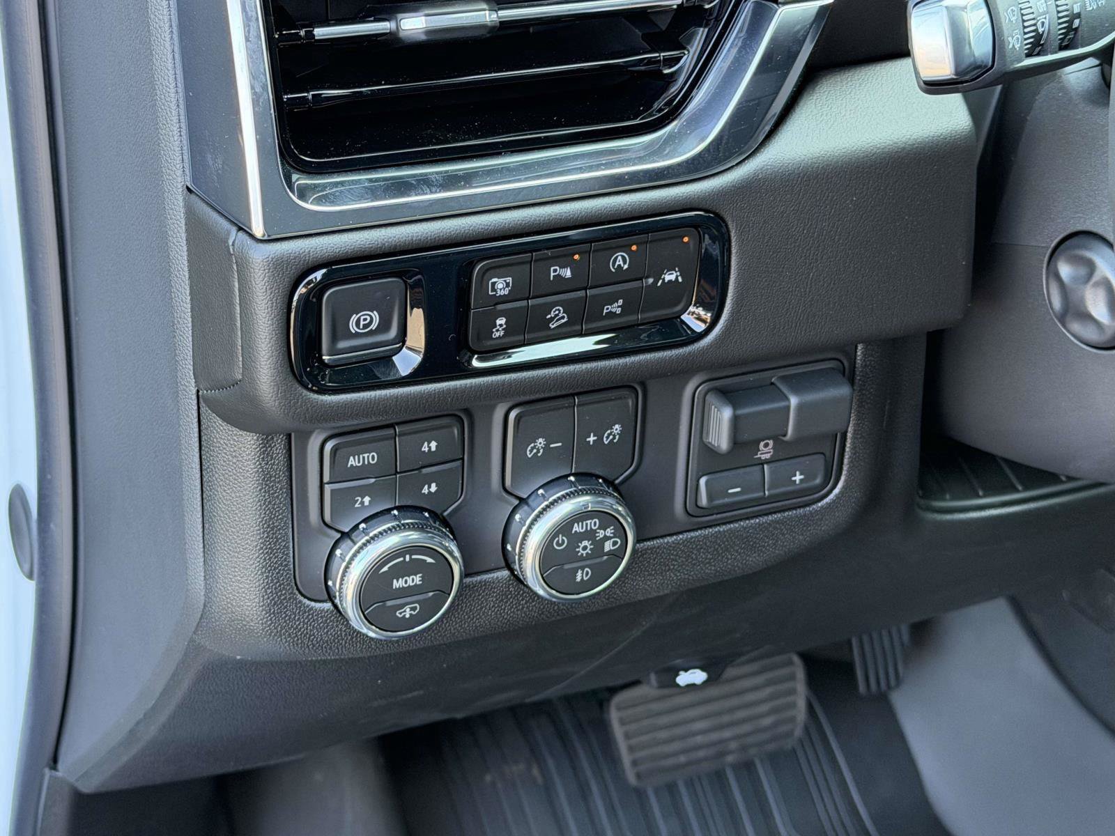 New 2026 GMC Yukon Denali w/ Denali Reserve Package AWD/4WD image 20