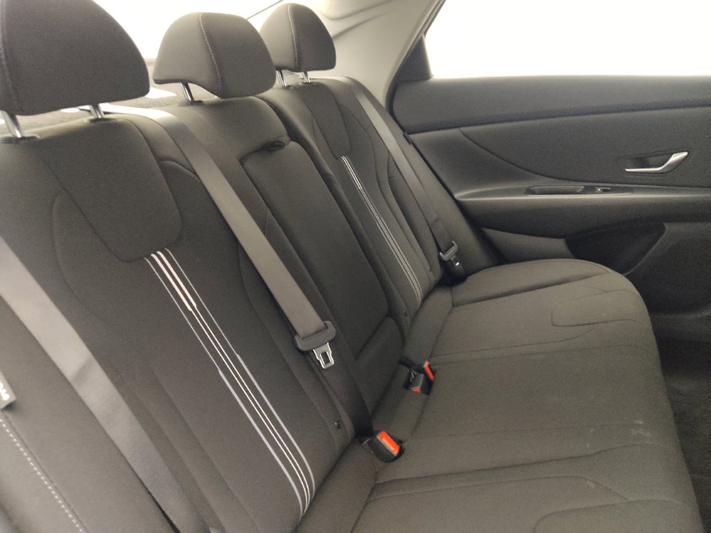 Used 2025 Hyundai Elantra SEL FWD image 19