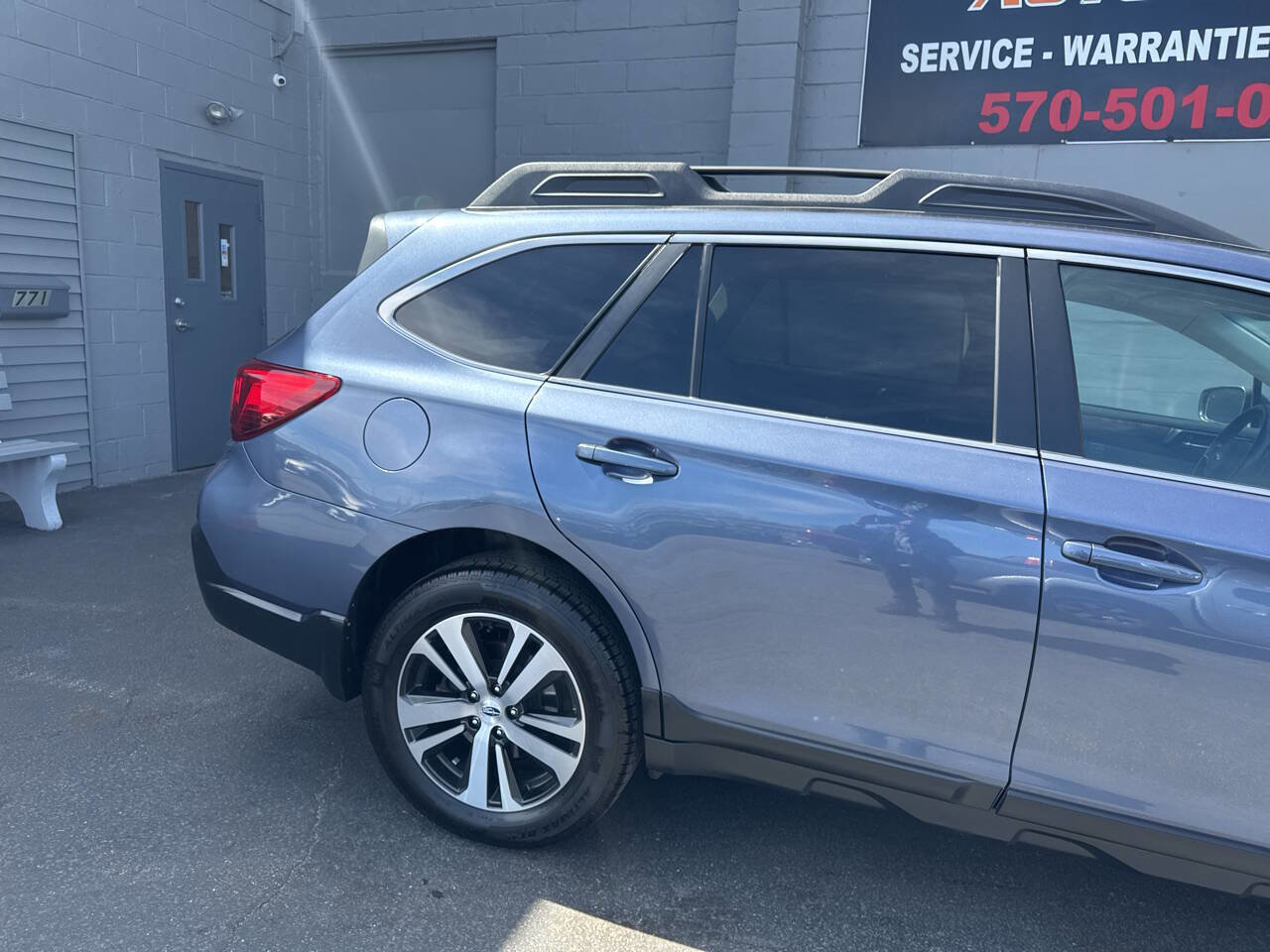Used 2018 Subaru Outback 2.5i Limited w/ Popular Package #2 AWD/4WD image 9