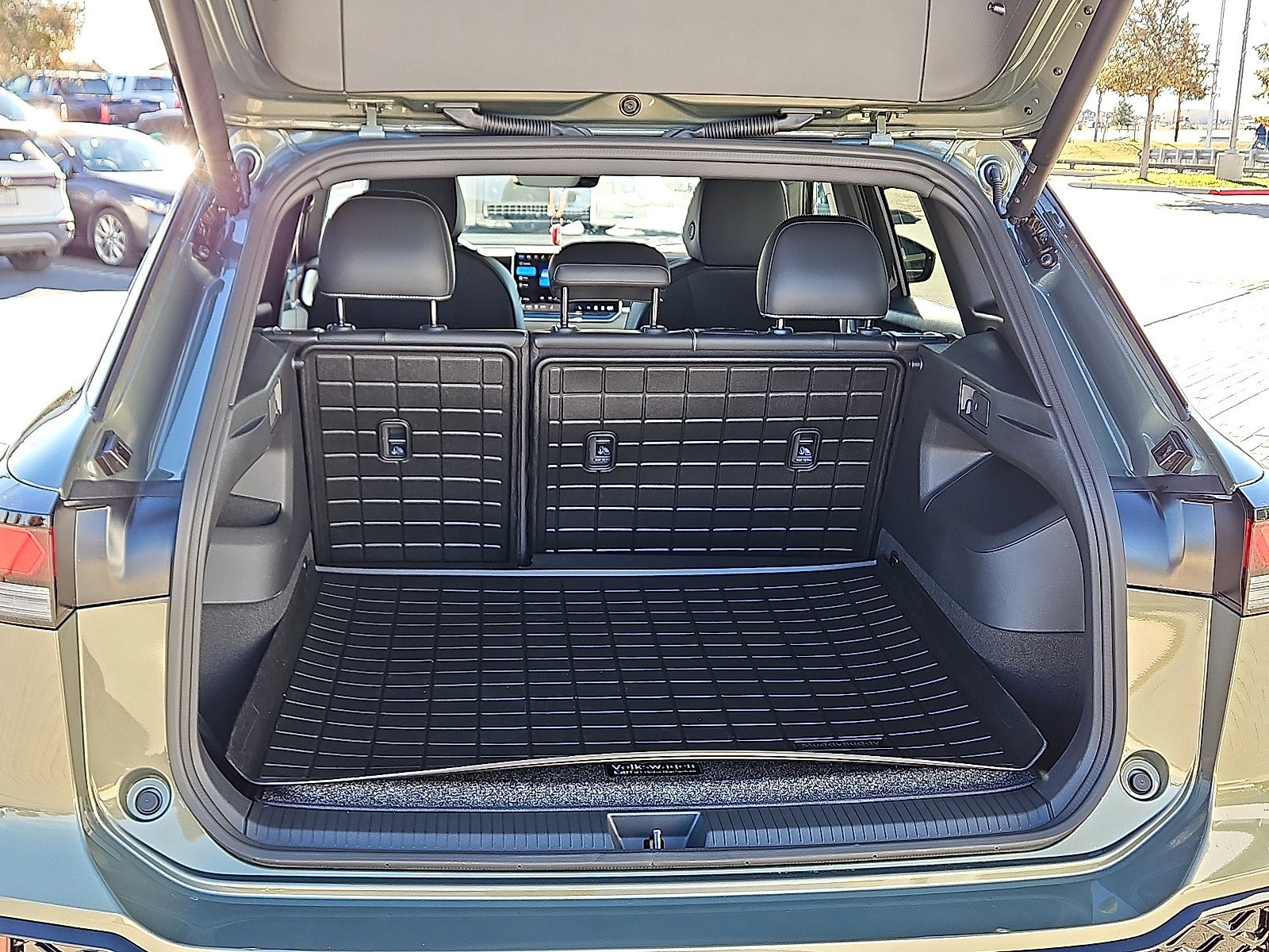 New 2026 Volkswagen Tiguan SE R-Line image 7