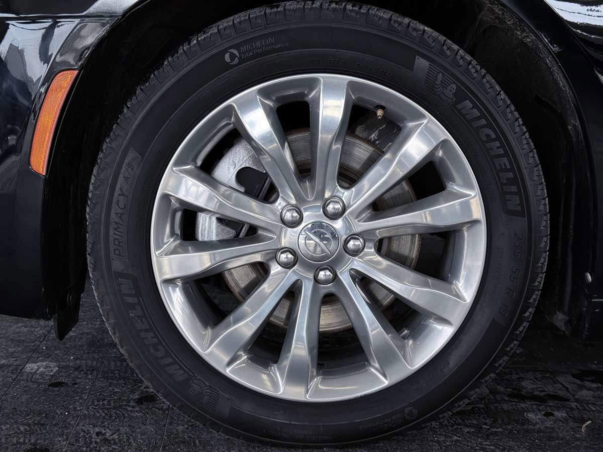 Used 2019 Chrysler 300 Touring L w/ Quick Order Package 22F image 35
