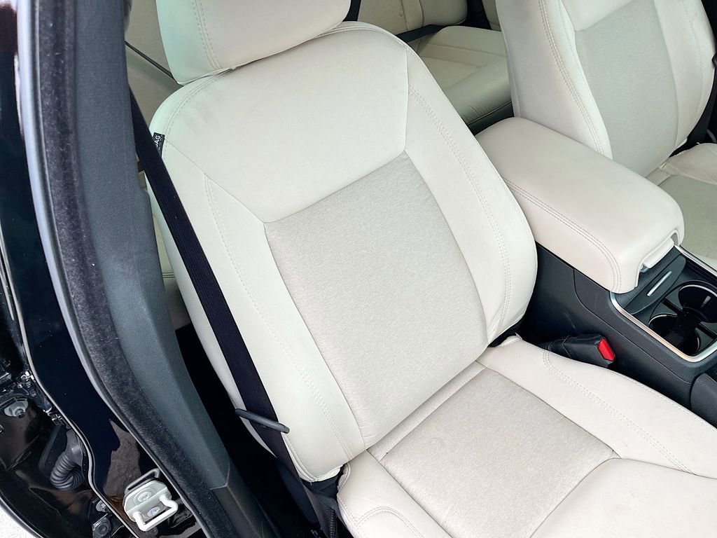 Used 2023 Chrysler 300 Touring w/ Safetytec Plus Group image 27