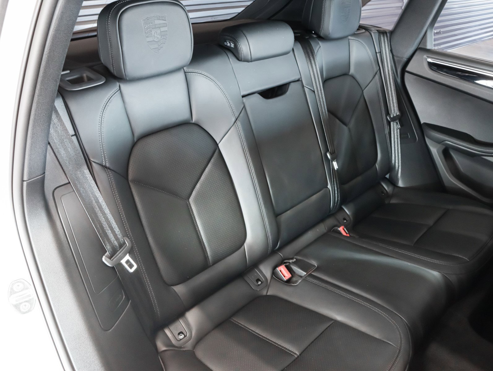 Used 2025 Porsche Macan image 6