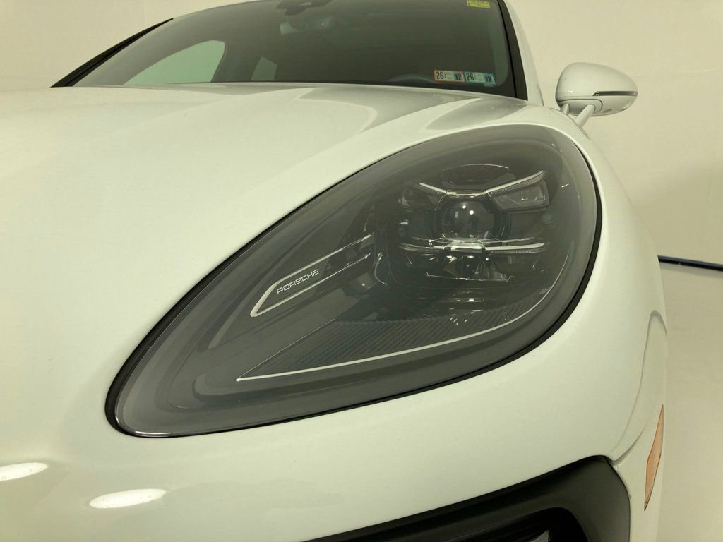 Certified 2022 Porsche Macan AWD/4WD image 33