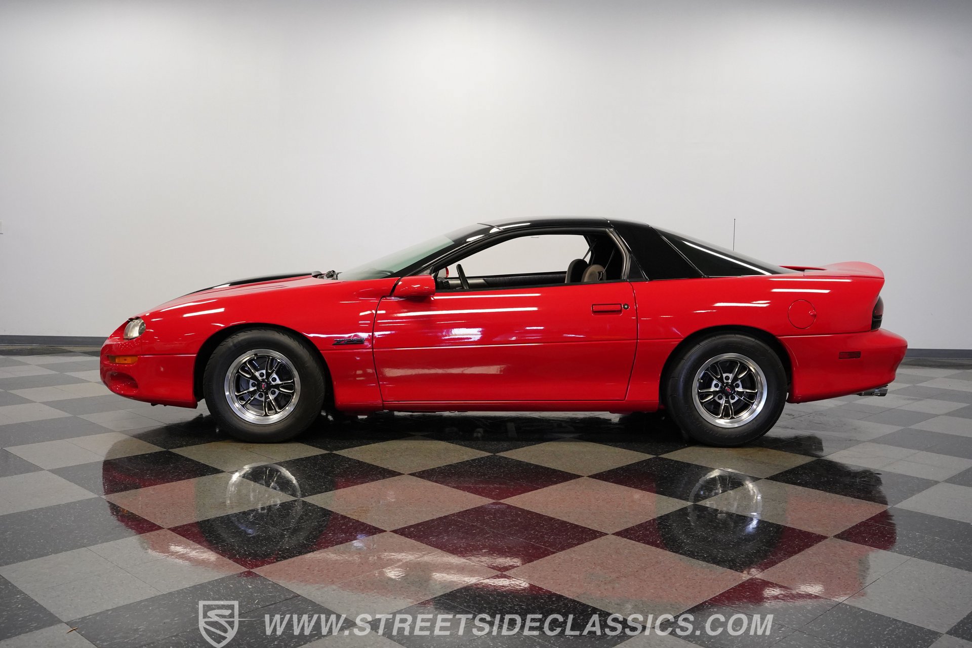 Used 2001 Chevrolet Camaro Z28 RWD image 2