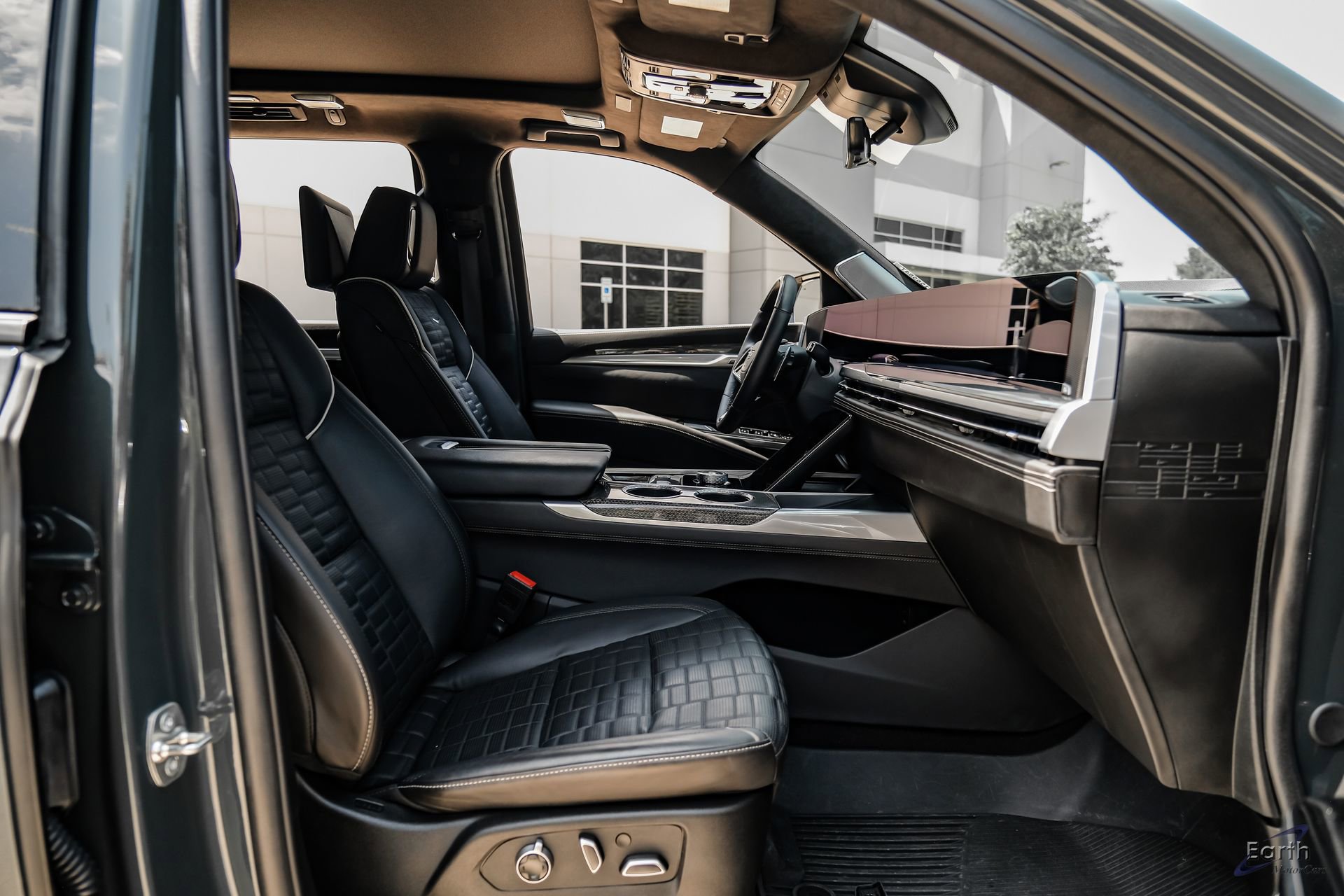 Used 2025 Cadillac Escalade V AWD/4WD image 46