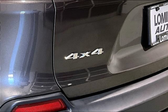 Used 2019 Jeep Cherokee Latitude Plus w/ Cold Weather Group AWD/4WD image 46