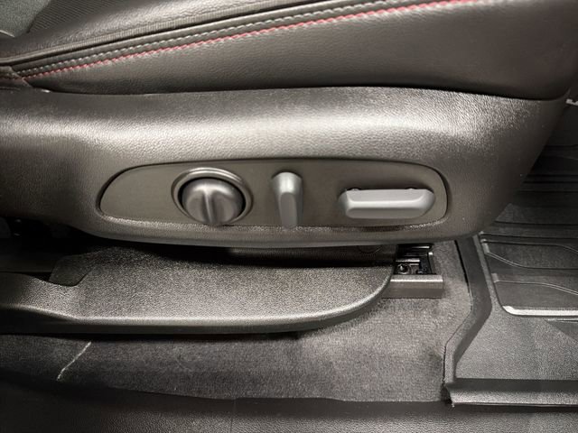 Used 2023 Chevrolet Traverse RS image 21