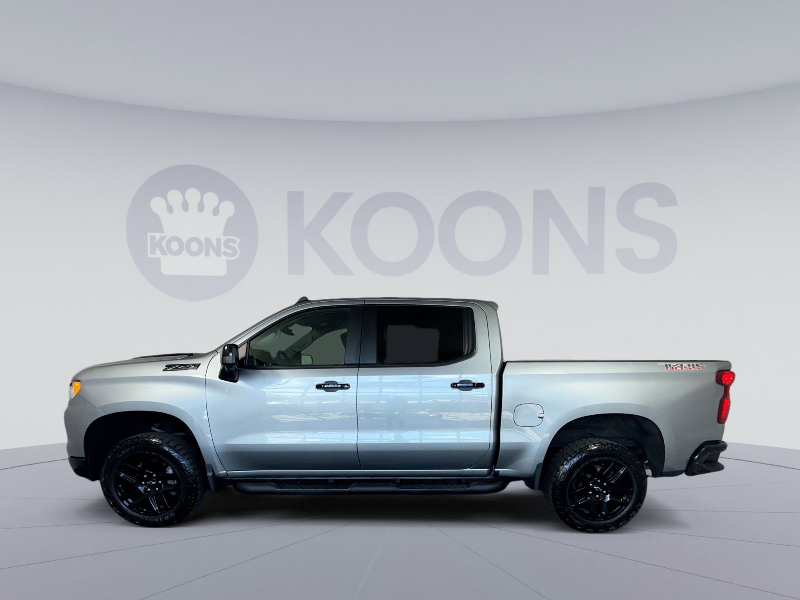 Used 2023 Chevrolet Silverado 1500 LT Trail Boss w/ LT Trail Boss Premium Package AWD/4WD image 2
