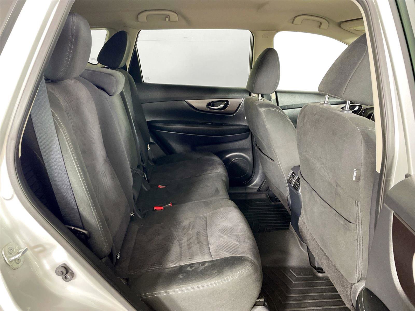 Used 2015 Nissan Rogue SV w/ SV Premium Package image 26