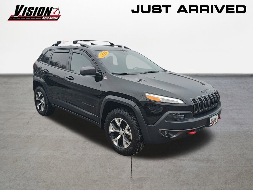 Used 2018 Jeep Cherokee Trailhawk image 3