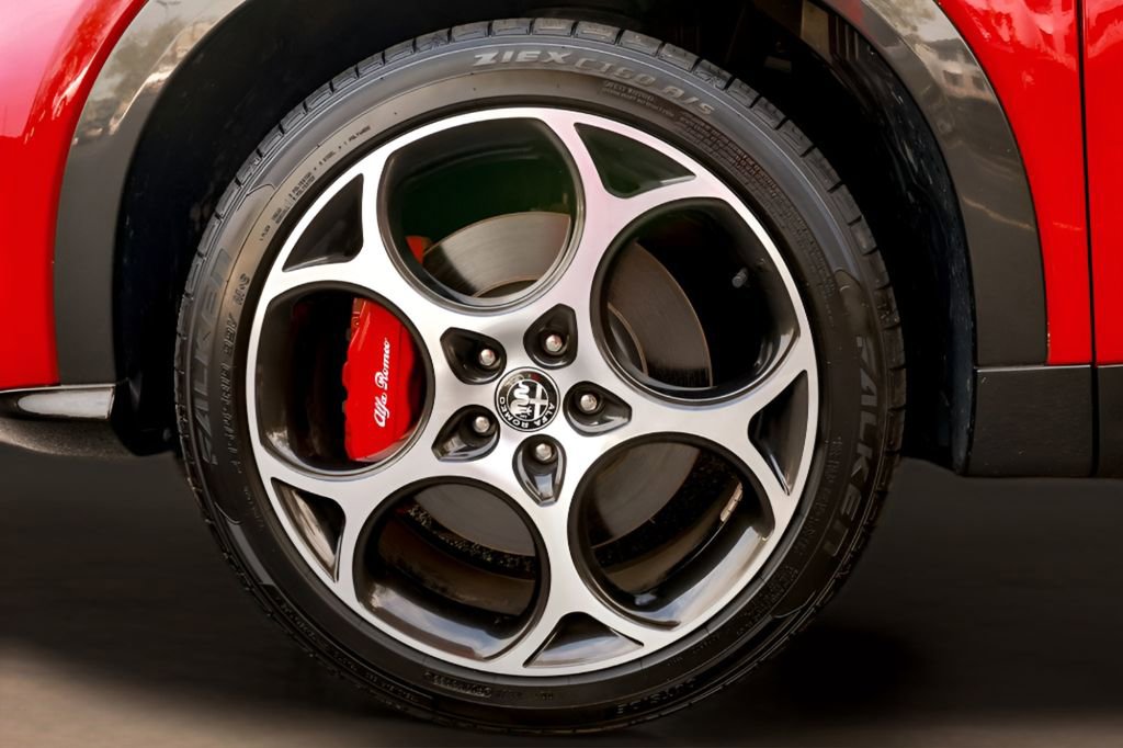 Used 2024 Alfa Romeo Tonale Veloce AWD/4WD image 31