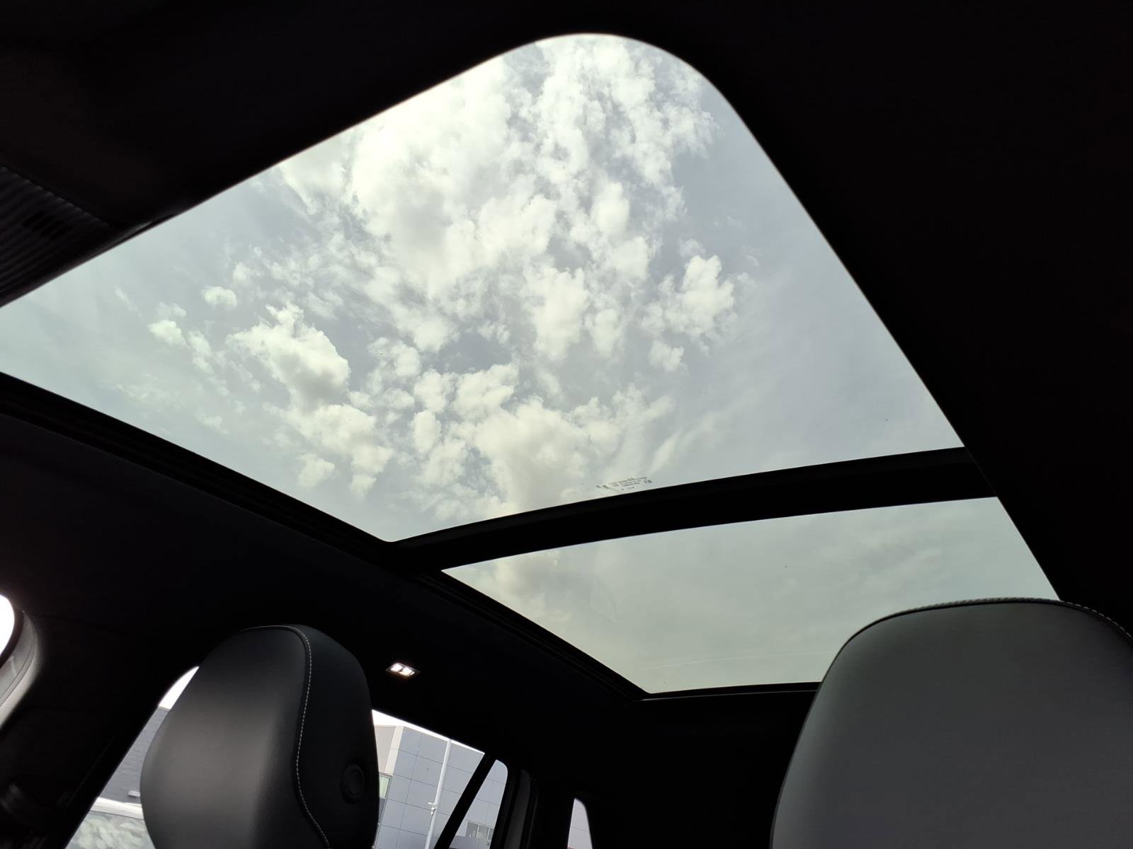 New 2026 Volkswagen Tiguan SE R-Line image 9