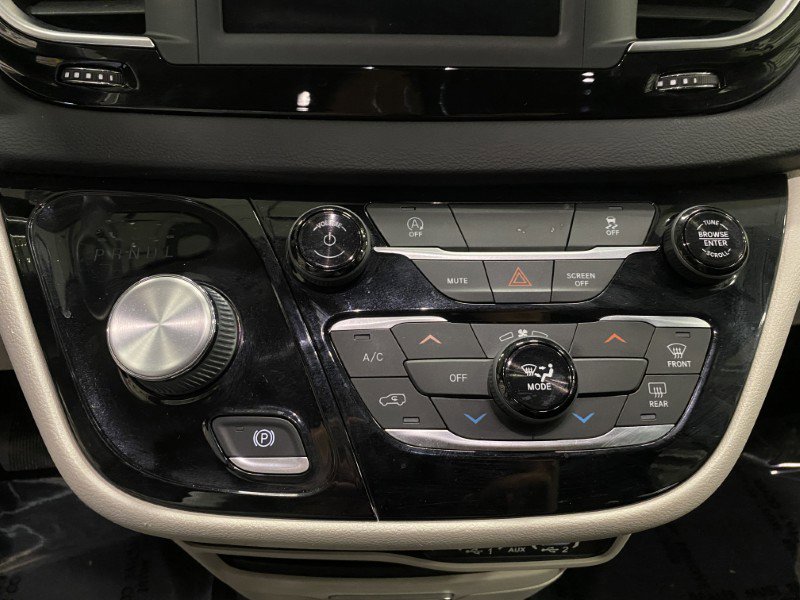 Used 2022 Chrysler Voyager LX FWD image 40