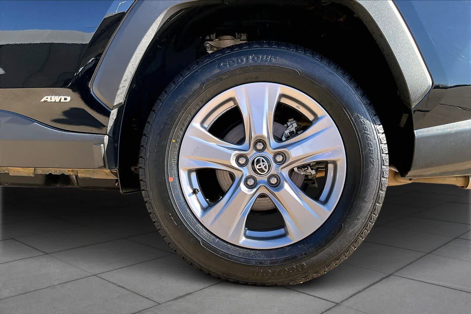 Used 2024 Toyota RAV4 XLE AWD/4WD image 11