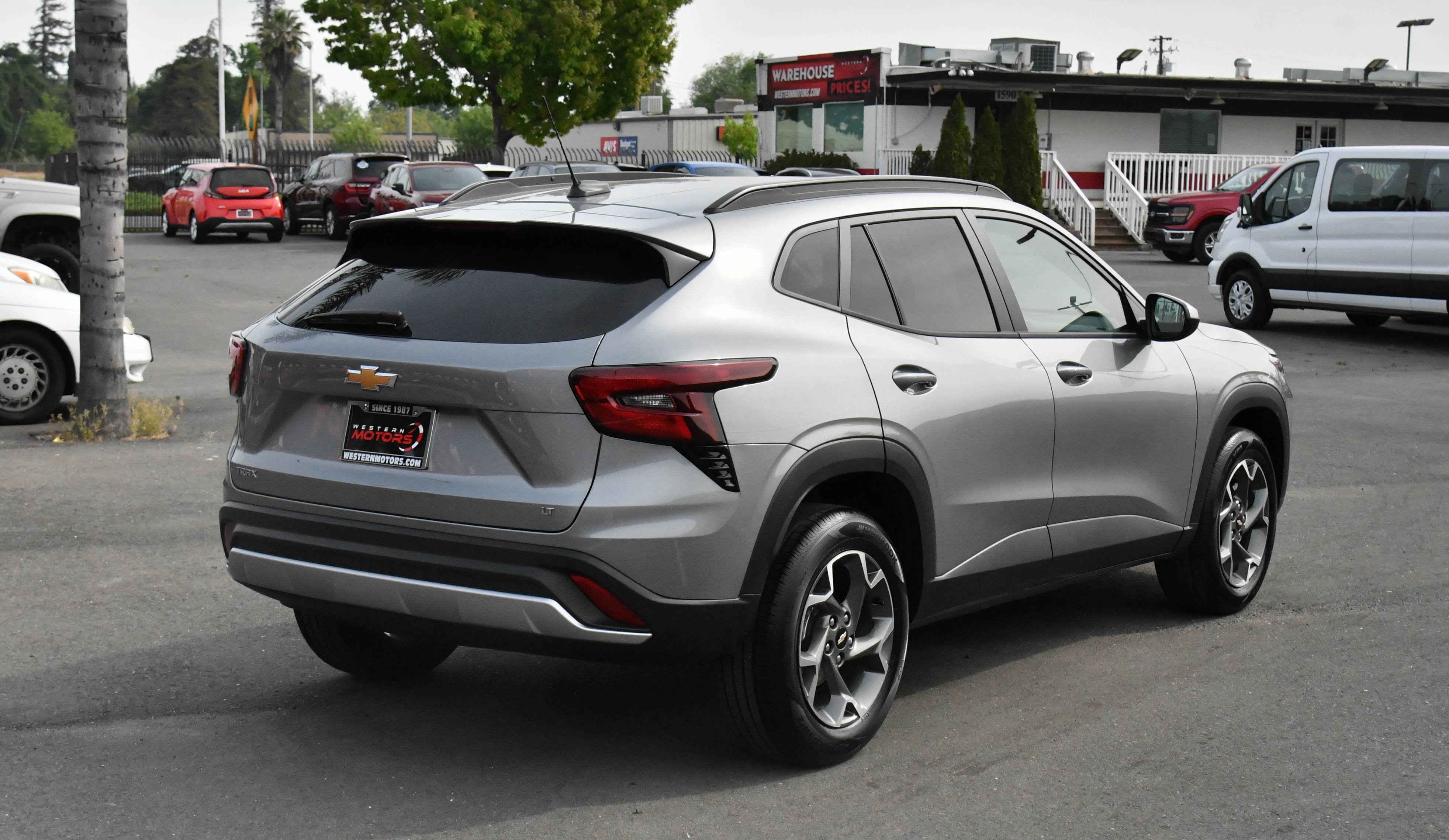 Used 2025 Chevrolet Trax LT w/ LT Convenience Package image 8