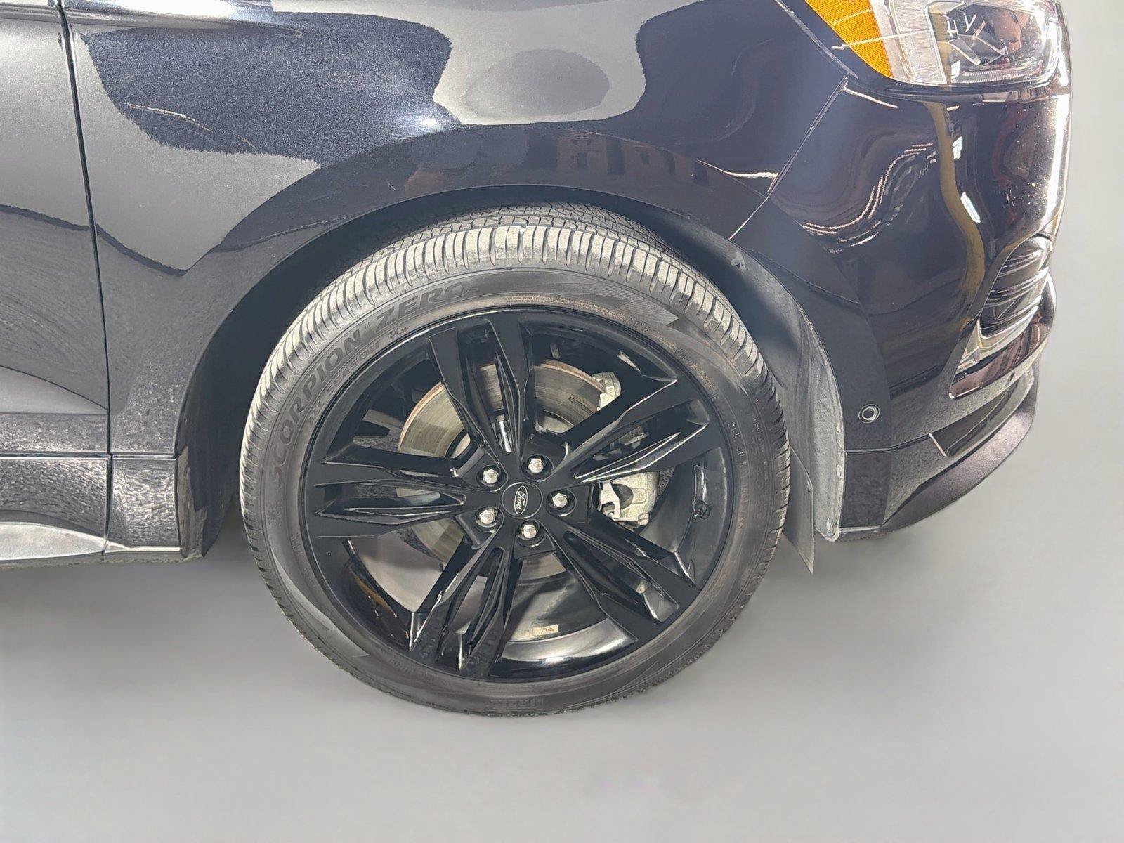 Used 2019 Ford Edge ST w/ Equipment Group 401A AWD/4WD image 14
