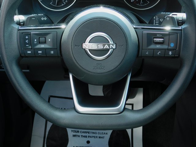 Used 2023 Nissan Rogue SV image 3