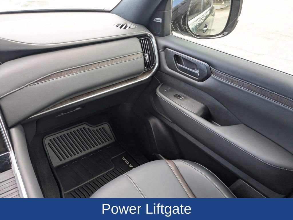 Used 2025 Nissan Armada SL image 20